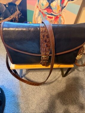 Elegant  Brahmin vintage Black Leather Clutch crossbody
